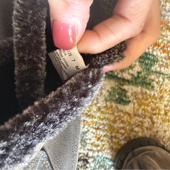 Cozy Gray Ankle Boots - Picture 4 of 6